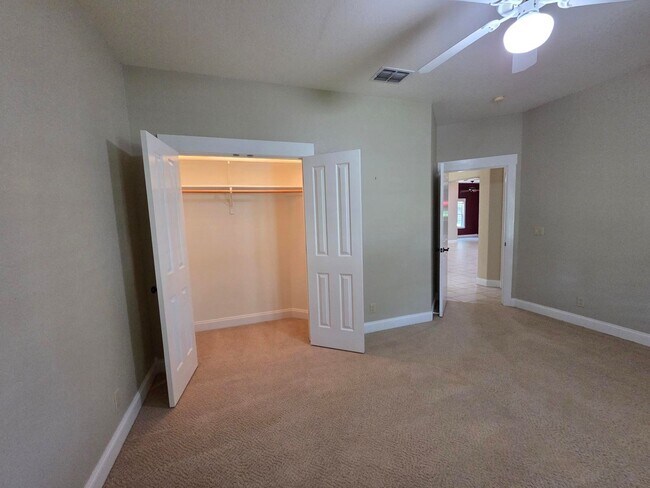 Building Photo - FOR LEASE!! Great location!
