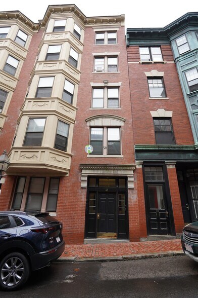 Building Photo - 41 Joy St