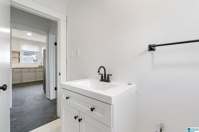 Building Photo - 1101 7th Ave W