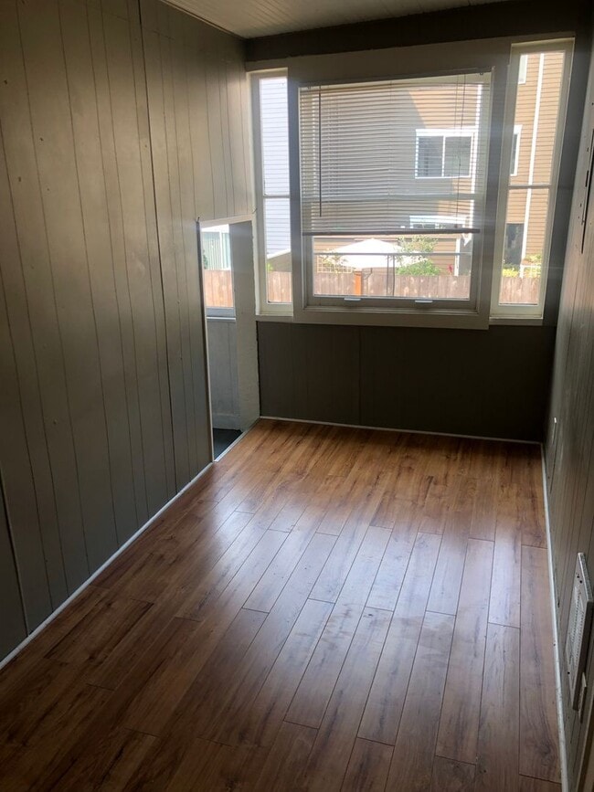 Building Photo - 2347-2349 Federal Ave E