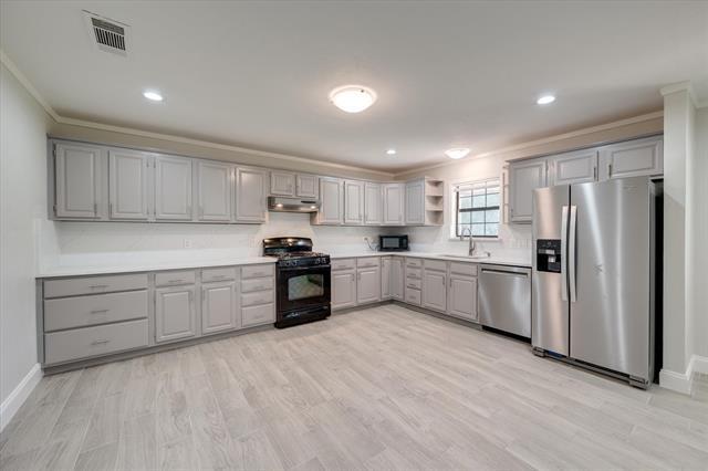 Building Photo - 304 Oak Dr
