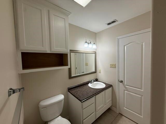 Building Photo - 2720 Camelot Dr