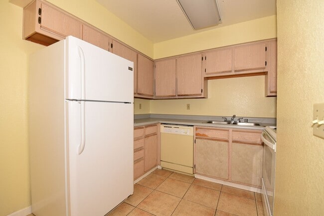 Primary Photo - Lovely 2nd Floor, 1 Bed, 1 Bath Condo At D...