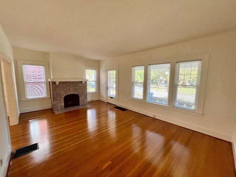 Living Room - 1312 Fontaine Rd