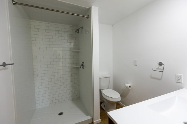 Building Photo - 1855 Alpha St