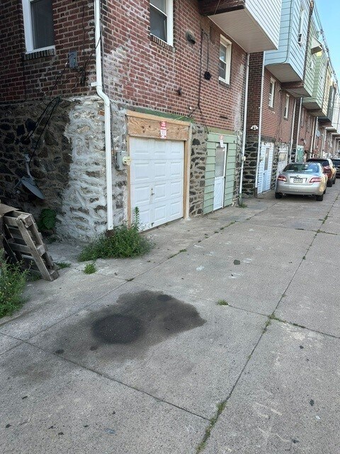 Building Photo - 258 Rosemar St