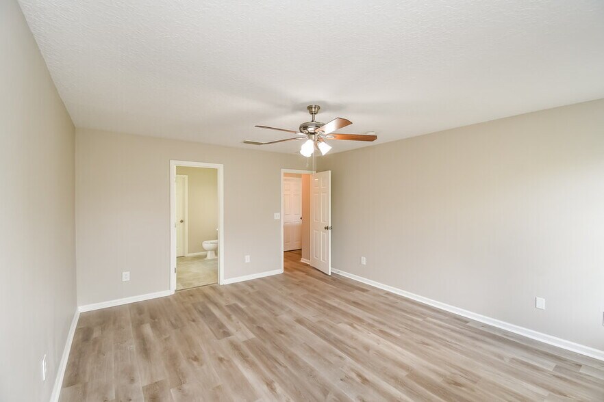 Building Photo - 7157 Beekman Lake Dr