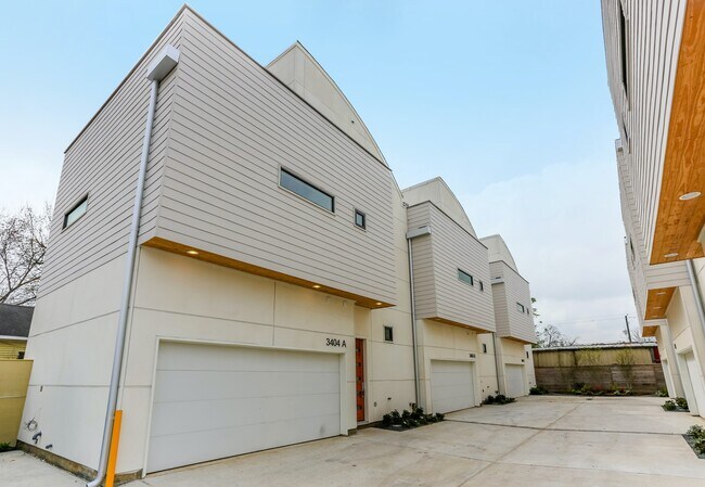 Building Photo - 3404 Saltus St