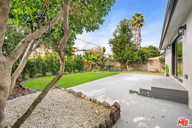 Building Photo - 5627 Agnes Ave