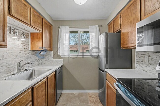 Building Photo - 5160 SW 180th Ave