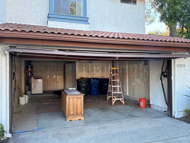 Building Photo - Spacious 3 bedrooms 3 full baths home in C...