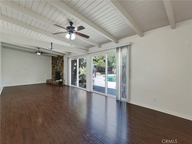 Building Photo - 10918 Reseda Blvd