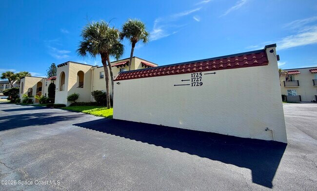 Building Photo - 1727 Minutemen Causeway