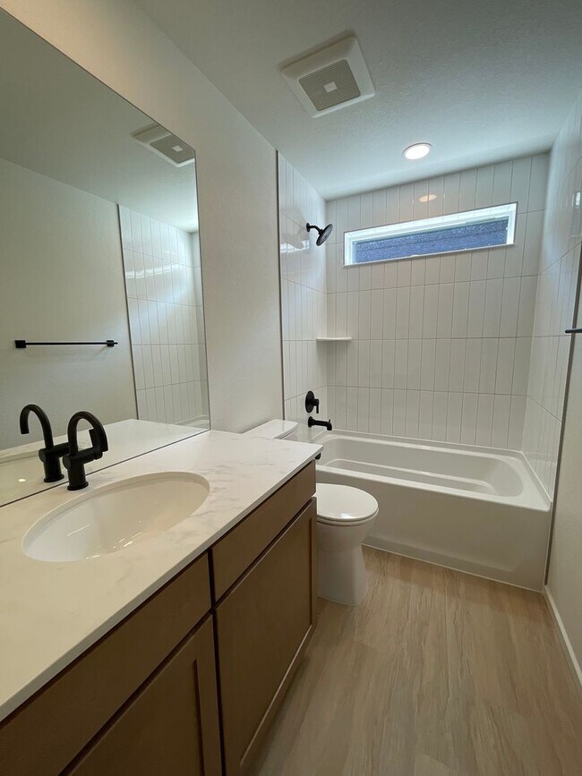 Building Photo - Stunning Rowhouse in NE Ft. Collins