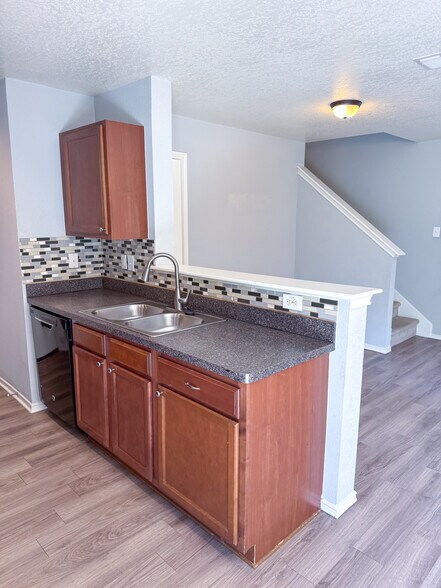 Building Photo - 427 Orchard Willow