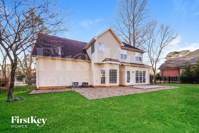 Building Photo - 7549 Sedgebrook Dr E