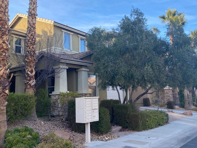 Building Photo - Fabulous Former Model Home!