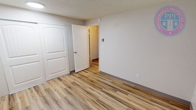 Building Photo - tuf8640