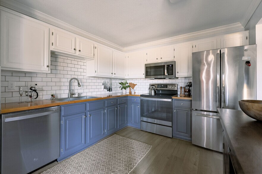 Building Photo - 14431 Fairway Dr