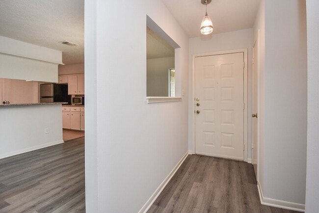 Building Photo - 22743 Red River Dr