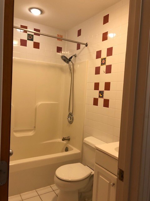 up stairs full bathroom - 14 Locust St