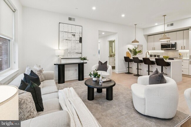 Building Photo - 30 W Allens Ln