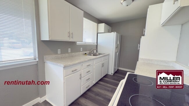 Building Photo - 1625 Paradise Ln