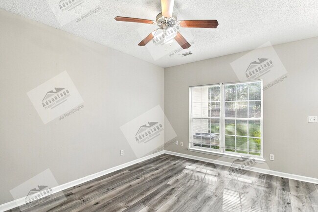 Building Photo - 235 Shenandoah Dr