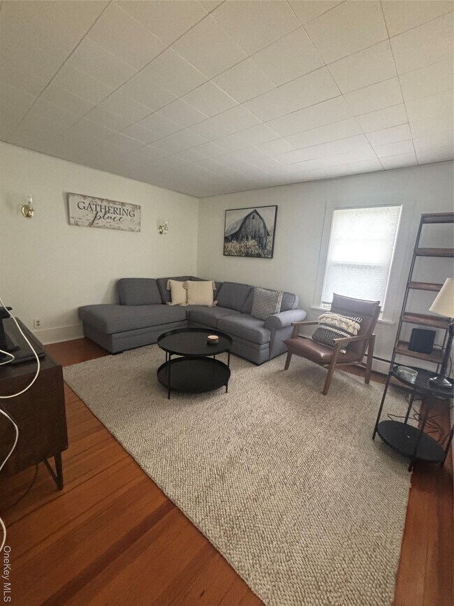 Building Photo - 75 Verbank Rd