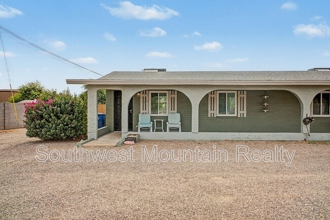 Building Photo - 560 S Grand Dr