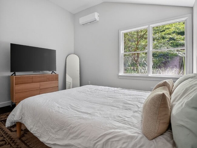 Building Photo - 1 Month Free | Luxury 3BR Home in Prospect Hill