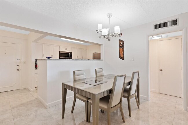 Building Photo - 95 N Birch Rd