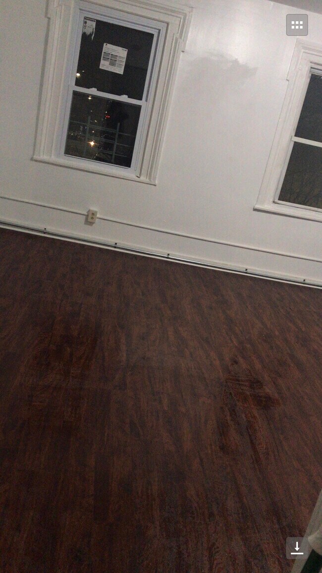 Building Photo - 19 Chestnut St