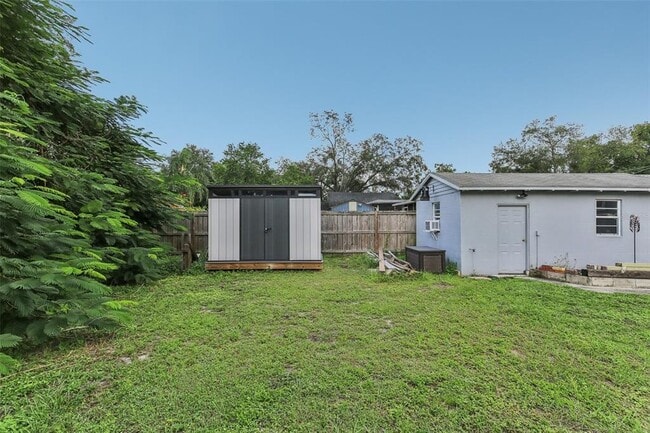 Building Photo - 1206 E Frierson Ave