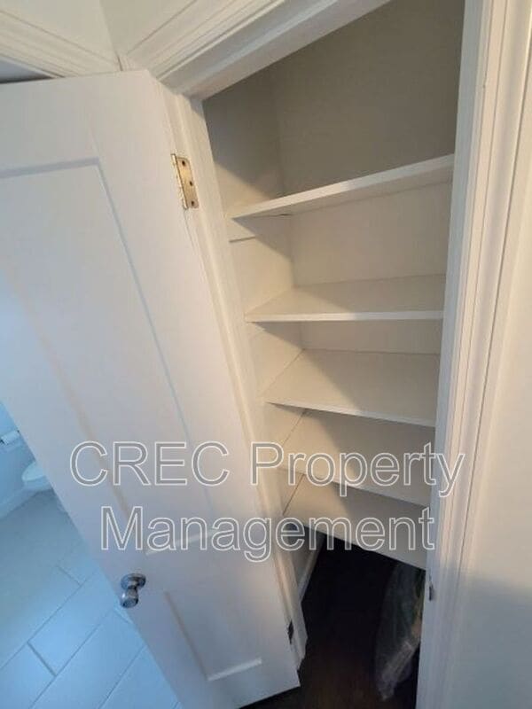 Building Photo - 7744 Allwood Ave