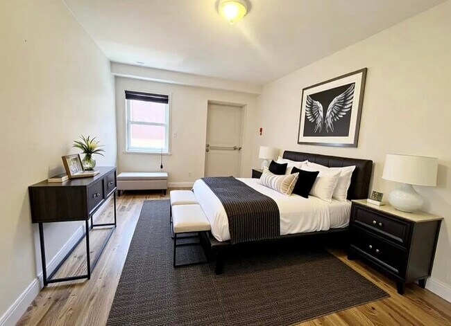 Building Photo - 102 Hudson St