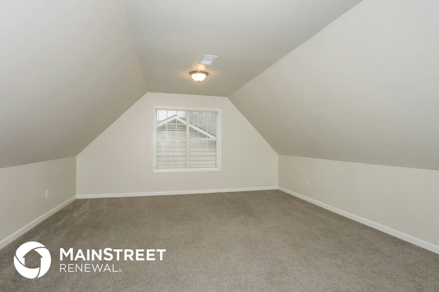 Building Photo - 4696 Crestfield Rd