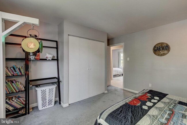 Building Photo - 583 Henderson Rd