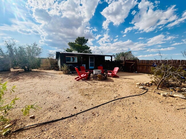 Building Photo - Joshua Tree Cabin in Peaceful, Wide Open S...