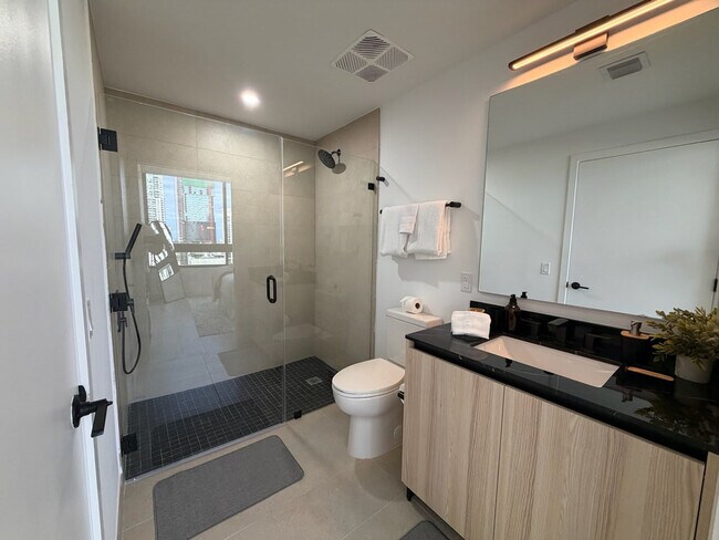 Building Photo - 225 N Miami Ave