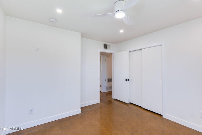 Building Photo - 3412 E Turney Ave