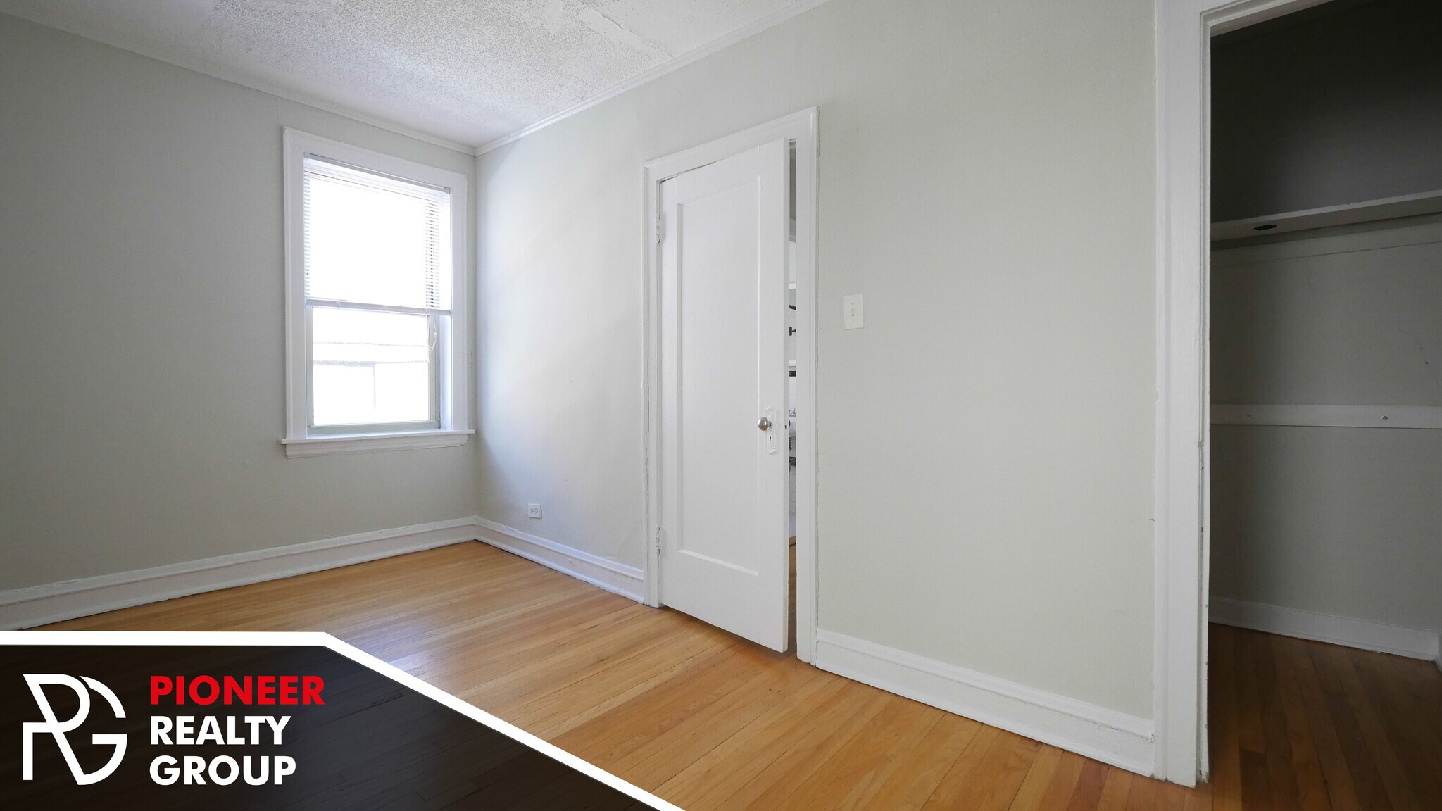 Building Photo - 544 W Surf St