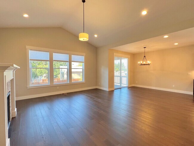 Building Photo - 3 BED+OFFICE/DEN!! STUNNING FLOOR PLAN, HIGH END FINISHES, END LOT!