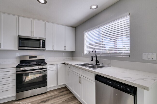 Building Photo - 8392 Gresham Dr