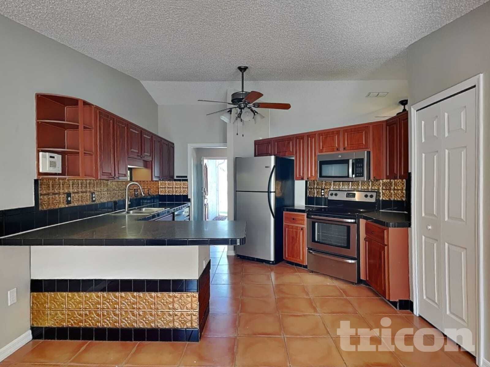 Building Photo - 1374 Godfrey Ave