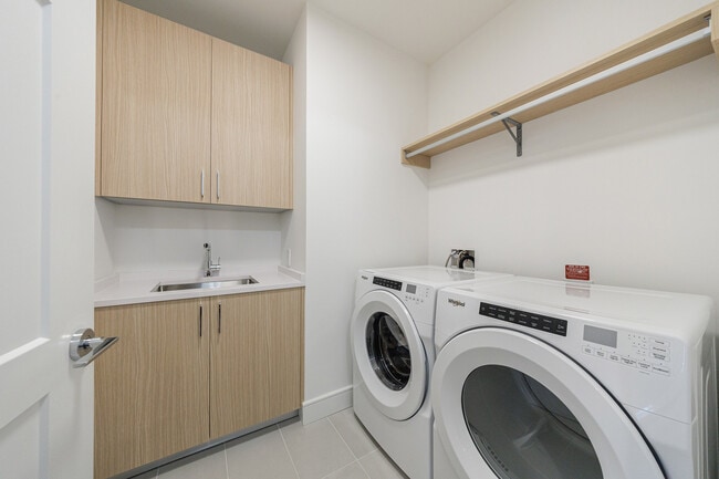 Building Photo - 2425 Peachtree Rd NE