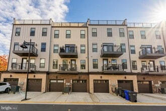 Building Photo - 1704 Bandit Loop