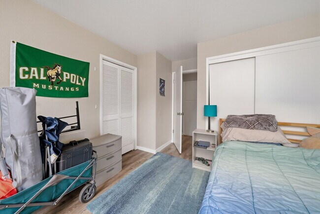 Building Photo - AVAILABLE JULY - 3 Bed / 2 Bath CLOSE TO CAL POLY
