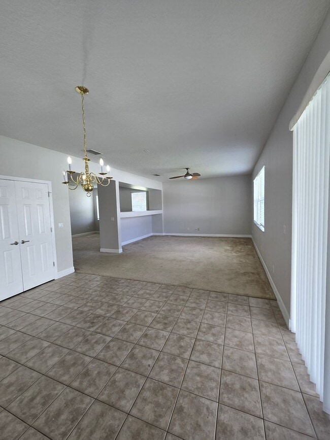 Building Photo - Beautiful 3BD / 2BA Home in Gated Communit...