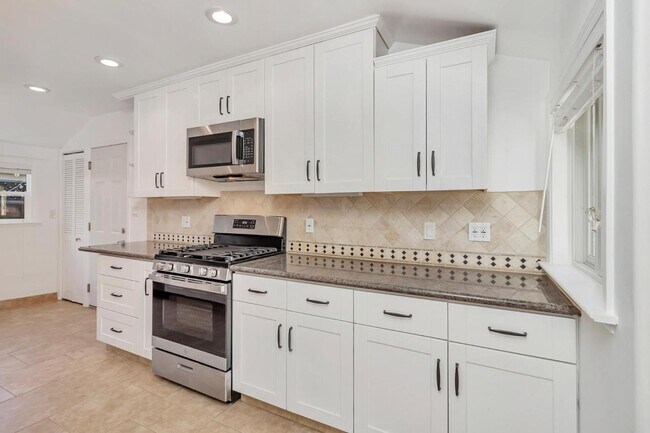 Building Photo - 123 Dunsmuir Way